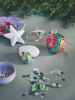 Søstrene Grene Diy-Kit^DIY-sæt Pailletdekorationer