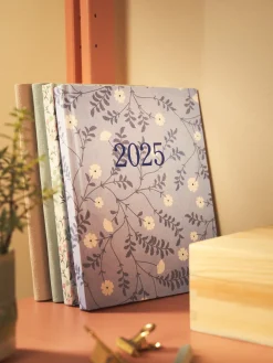 Søstrene Grene Papirvarer^Kalender 2025