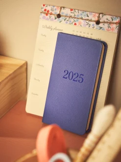 Søstrene Grene Papirvarer^Kalender 2025