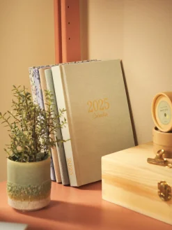 Søstrene Grene Papirvarer^Kalender 2025