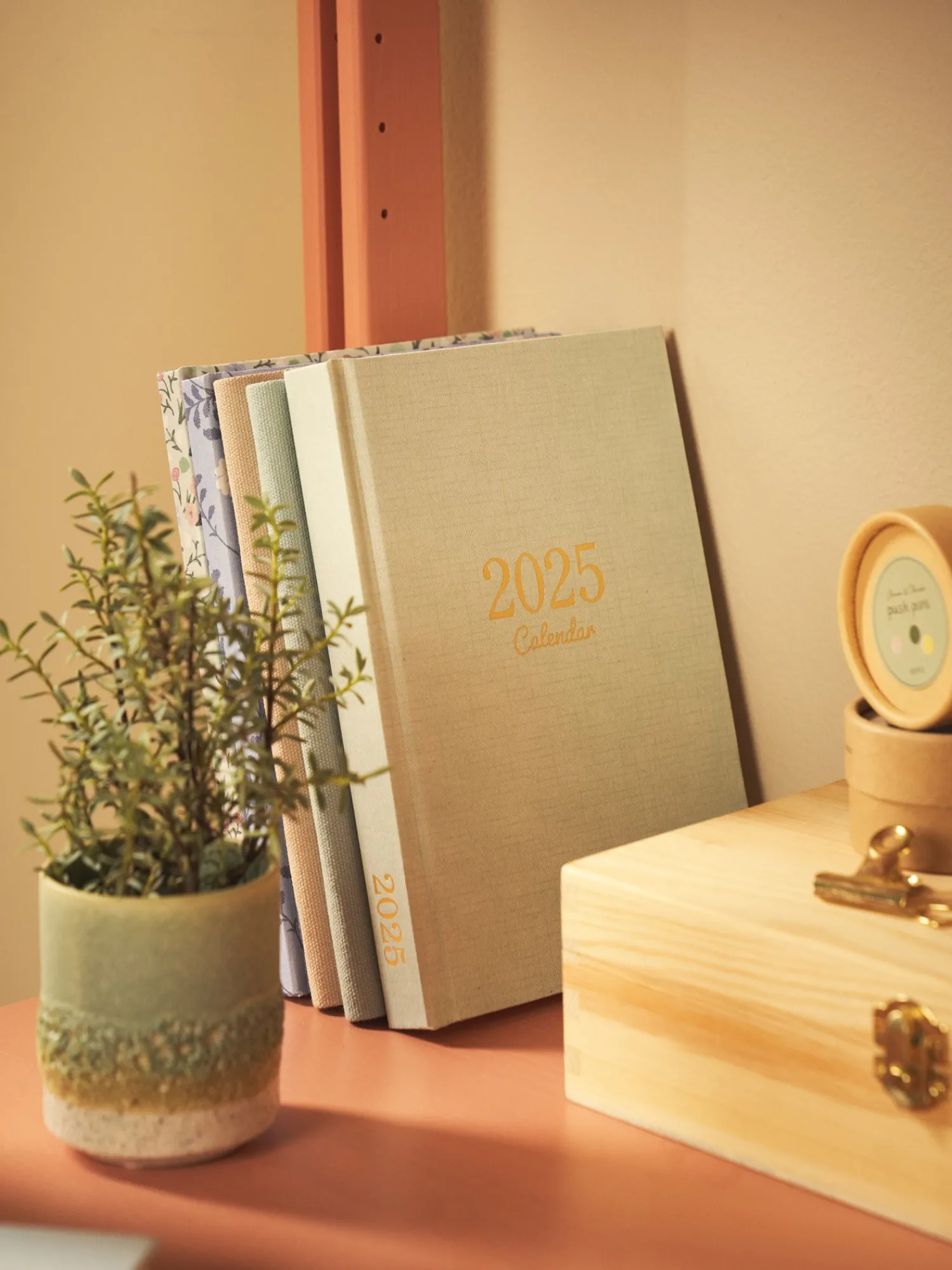 Søstrene Grene Papirvarer^Kalender 2025