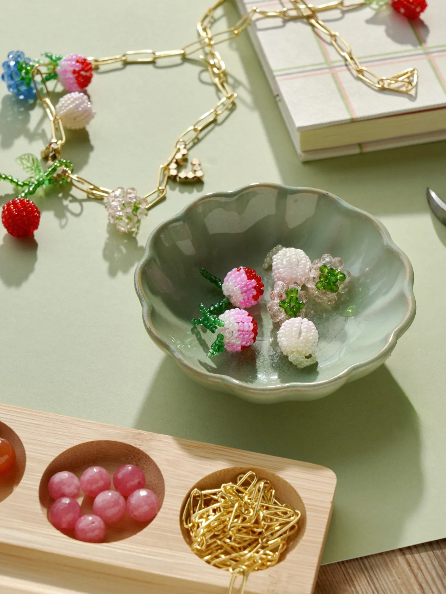 Søstrene Grene Smykker Og Perler^Perlebesatte Frugt Vedhæng