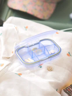 Søstrene Grene På Farten^Pilleæske