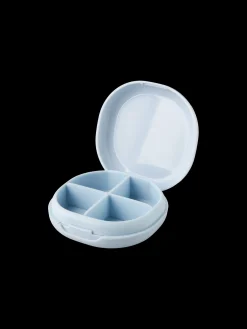 Søstrene Grene På Farten^Rejsepilleæske