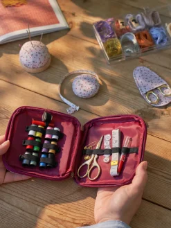 Søstrene Grene Garn- Og Sytilbehør^Sysæt