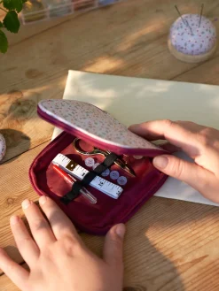 Søstrene Grene Garn- Og Sytilbehør^Sysæt