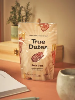 Søstrene Grene Den Lille Sult^True Dates Sour Cola